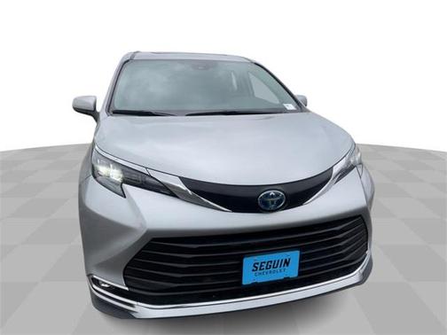 2024 Toyota Sienna XLE 8 Passenger