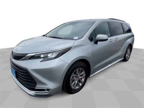 2024 Toyota Sienna XLE 8 Passenger