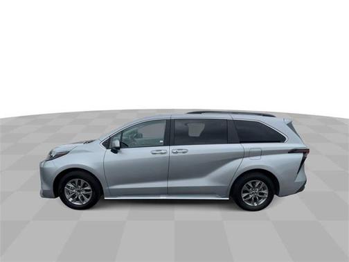 2024 Toyota Sienna XLE 8 Passenger