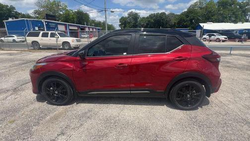Scarlet Ember Tintcoat/Super Black 2023 Nissan Kicks SR