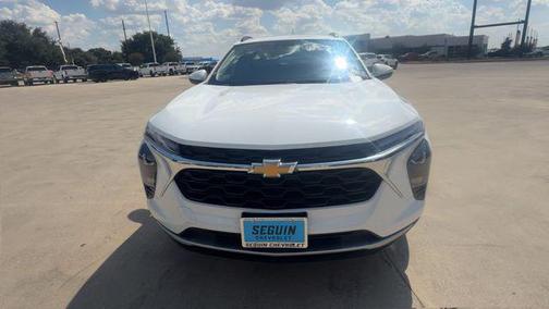 Summit White 2025 Chevrolet Trax LT