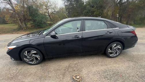 2025 Hyundai ELANTRA SEL