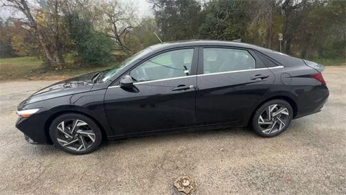 2025 Hyundai ELANTRA SEL