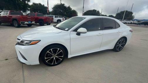 Super White 2020 Toyota Camry SE