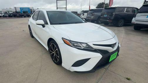 Super White 2020 Toyota Camry SE
