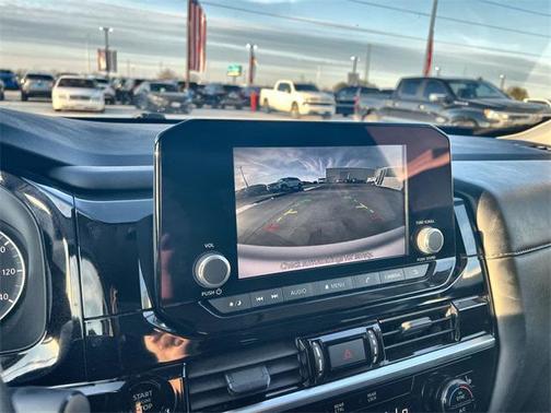 2025 Nissan Pathfinder SV 4WD