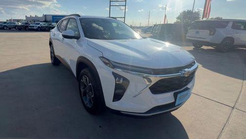 Summit White 2025 Chevrolet Trax LT