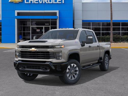 White Sands 2026 Chevrolet Silverado 2500 Custom