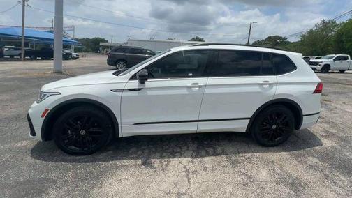 White 2022 Volkswagen Tiguan 2.0T SE R-Line Black