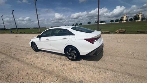 2025 Hyundai ELANTRA SEL