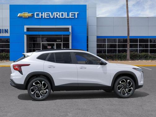 Summit White 2026 Chevrolet Trax FWD 2RS