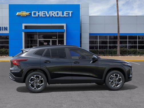 Mosaic Black Metallic 2026 Chevrolet Trax LT