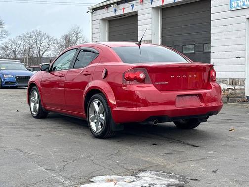 2011 Dodge Avenger Lux