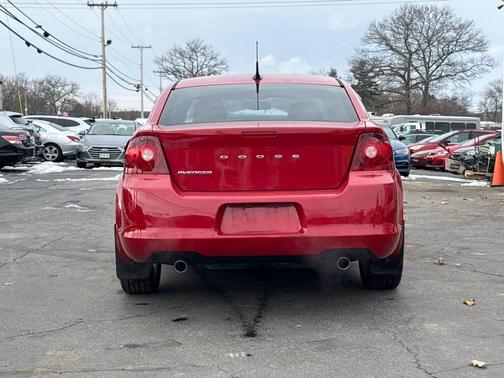 2011 Dodge Avenger Lux