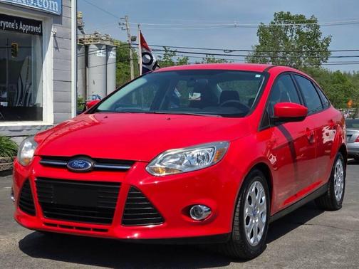 Red 2012 Ford Focus SE
