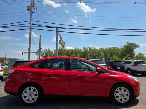 Red 2012 Ford Focus SE