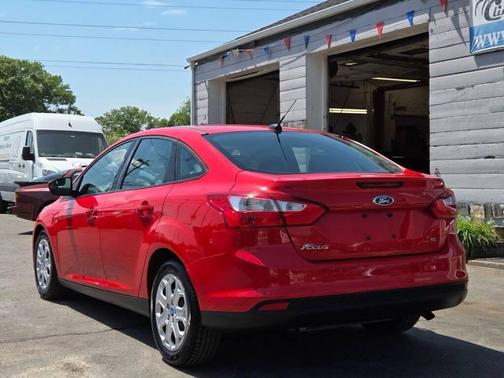 Red 2012 Ford Focus SE