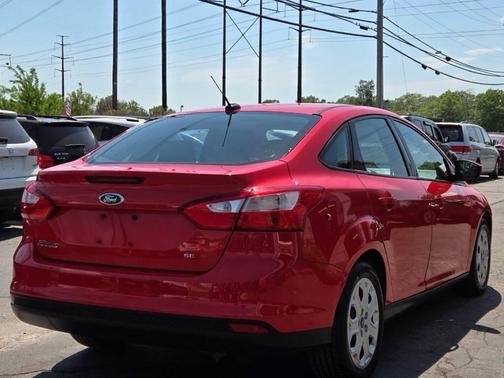 Red 2012 Ford Focus SE