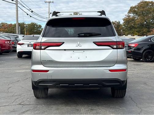 2022 Mitsubishi Outlander ES 2.5 S-AWC