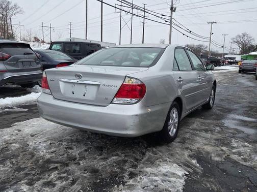 2005 Toyota Camry LE V6
