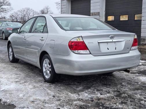 2005 Toyota Camry LE V6