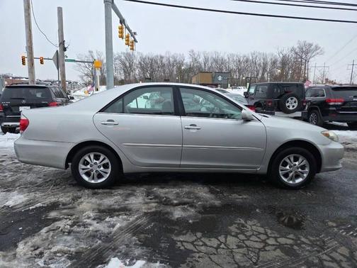 2005 Toyota Camry LE V6