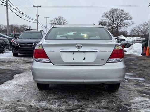 2005 Toyota Camry LE V6
