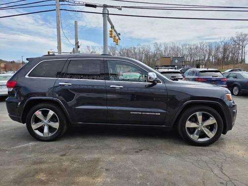 Brilliant Black Crystal Pearlcoat 2014 Jeep Grand Cherokee Overland