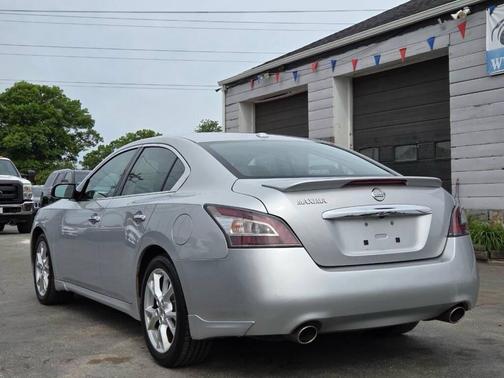 Brilliant Silver Metallic 2014 Nissan Maxima SV