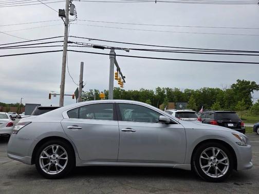 Brilliant Silver Metallic 2014 Nissan Maxima SV
