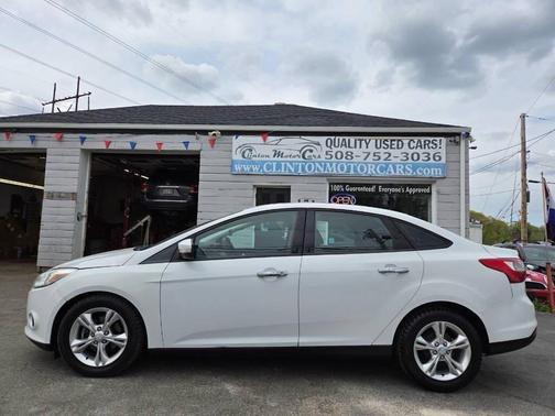 Oxford White 2013 Ford Focus SE