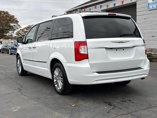2015 Chrysler Town & Country Touring-L