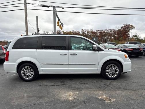 2015 Chrysler Town & Country Touring-L