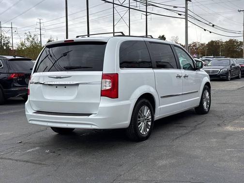 2015 Chrysler Town & Country Touring-L