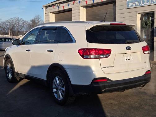 2016 Kia Sorento LX