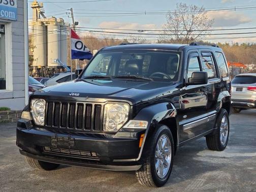 Brilliant Black Crystal Pearlcoat 2012 Jeep Liberty Sport