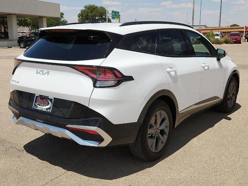 Glacial White Pearl 2023 Kia Sportage SX