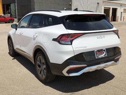 Glacial White Pearl 2023 Kia Sportage SX
