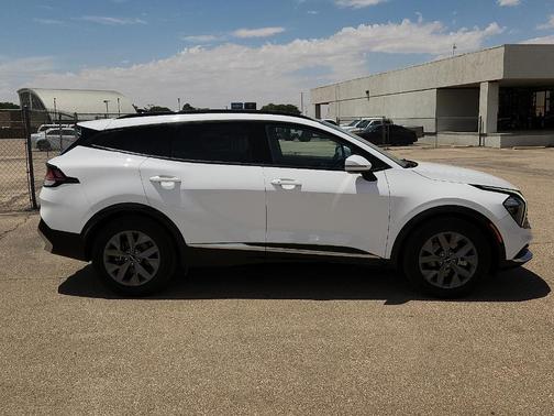 Glacial White Pearl 2023 Kia Sportage SX