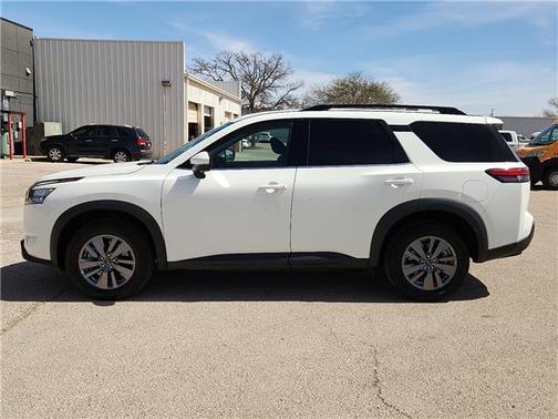 2025 Nissan Pathfinder SV