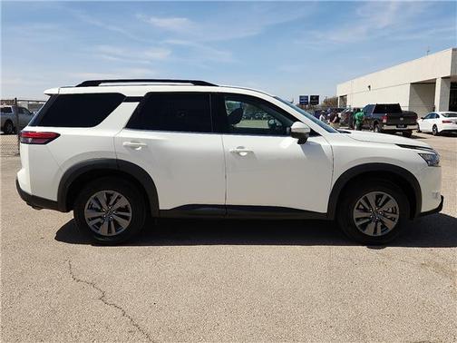 2025 Nissan Pathfinder SV