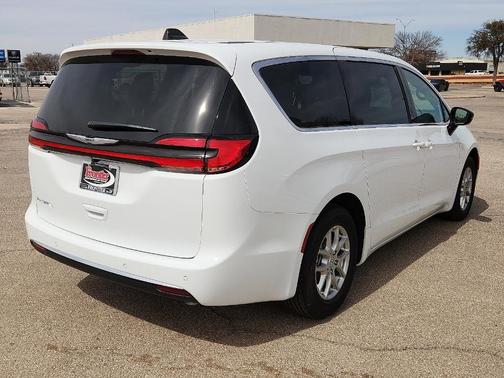 Bright White Clearcoat 2026 Chrysler Pacifica Select