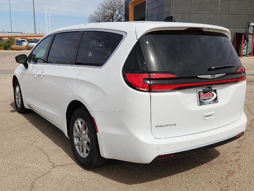 Bright White Clearcoat 2026 Chrysler Pacifica Select