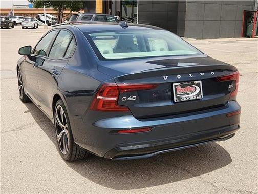 2024 Volvo S60 B5 Plus Dark Theme