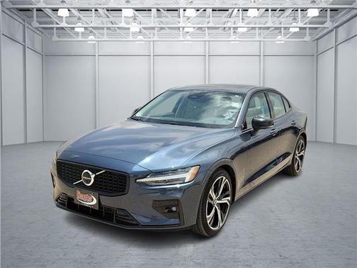 2024 Volvo S60 B5 Plus Dark Theme