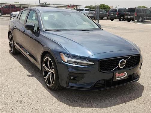 2024 Volvo S60 B5 Plus Dark Theme