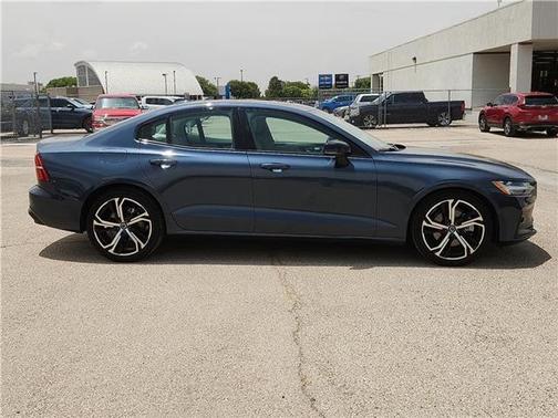 2024 Volvo S60 B5 Plus Dark Theme