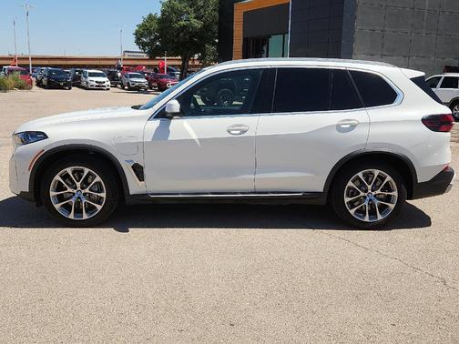 White 2025 BMW X5 PHEV xDrive50e