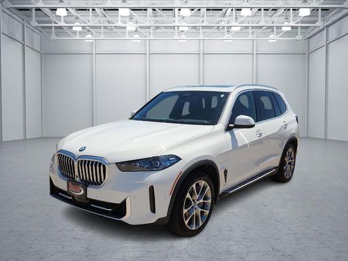 White 2025 BMW X5 PHEV xDrive50e