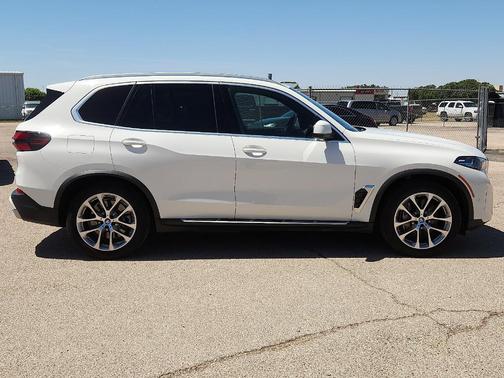White 2025 BMW X5 PHEV xDrive50e